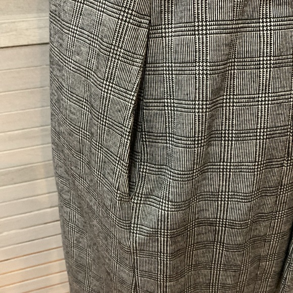 A Pea in The Pod Nursing Dress with Pockets - Picture 2 of 7